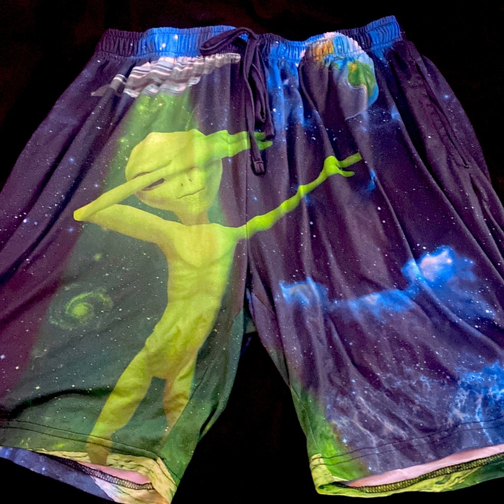 Top Drawer Dabbing Alien Shorts